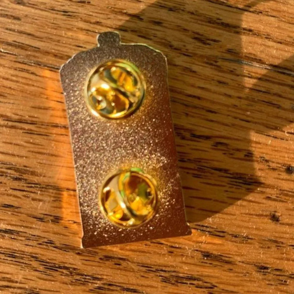 Brand new DR WHO inspired tardis enamel pin-future is female - Picture 2 of 2